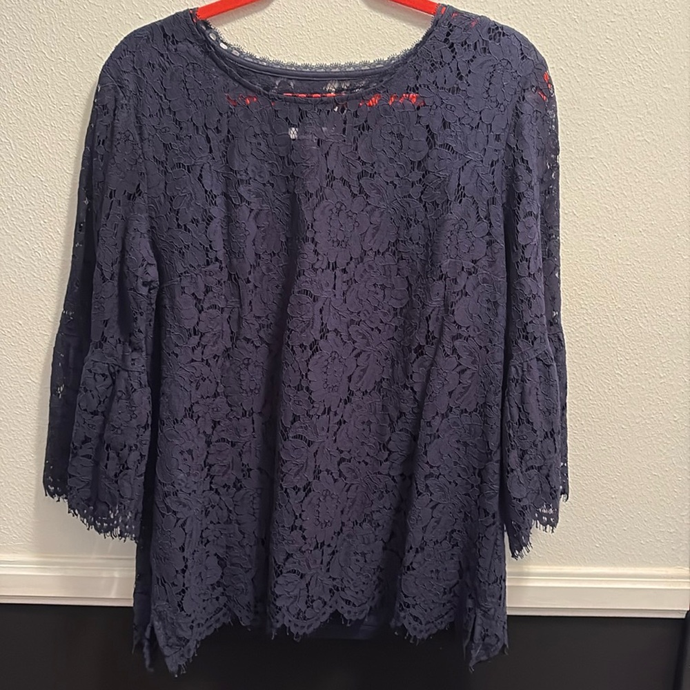 Isaac Mizrahi size Large. Lacy and Lined Blouse/Top.